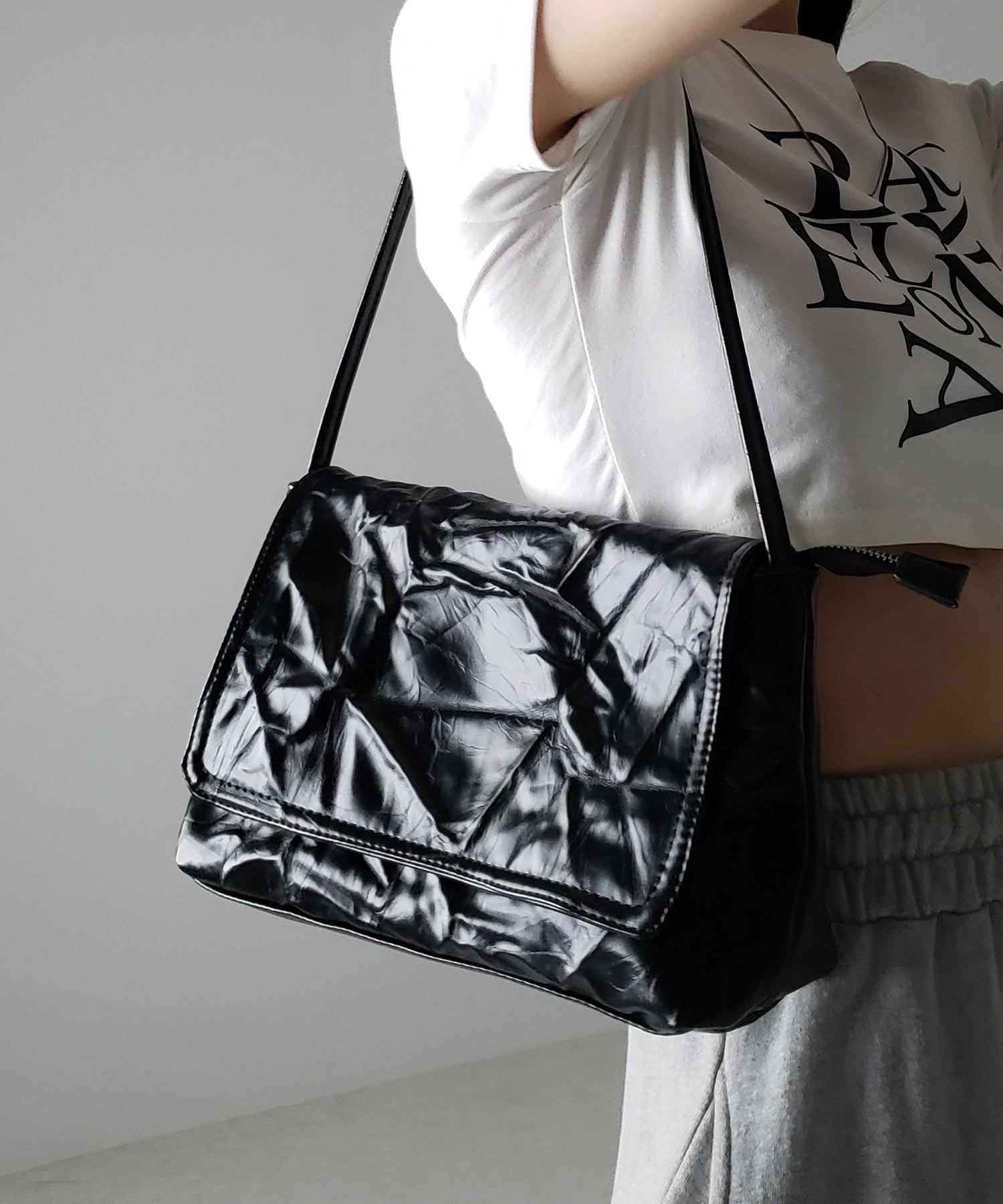【 2color 】クラッシュレザースクエアショルダーバッグ