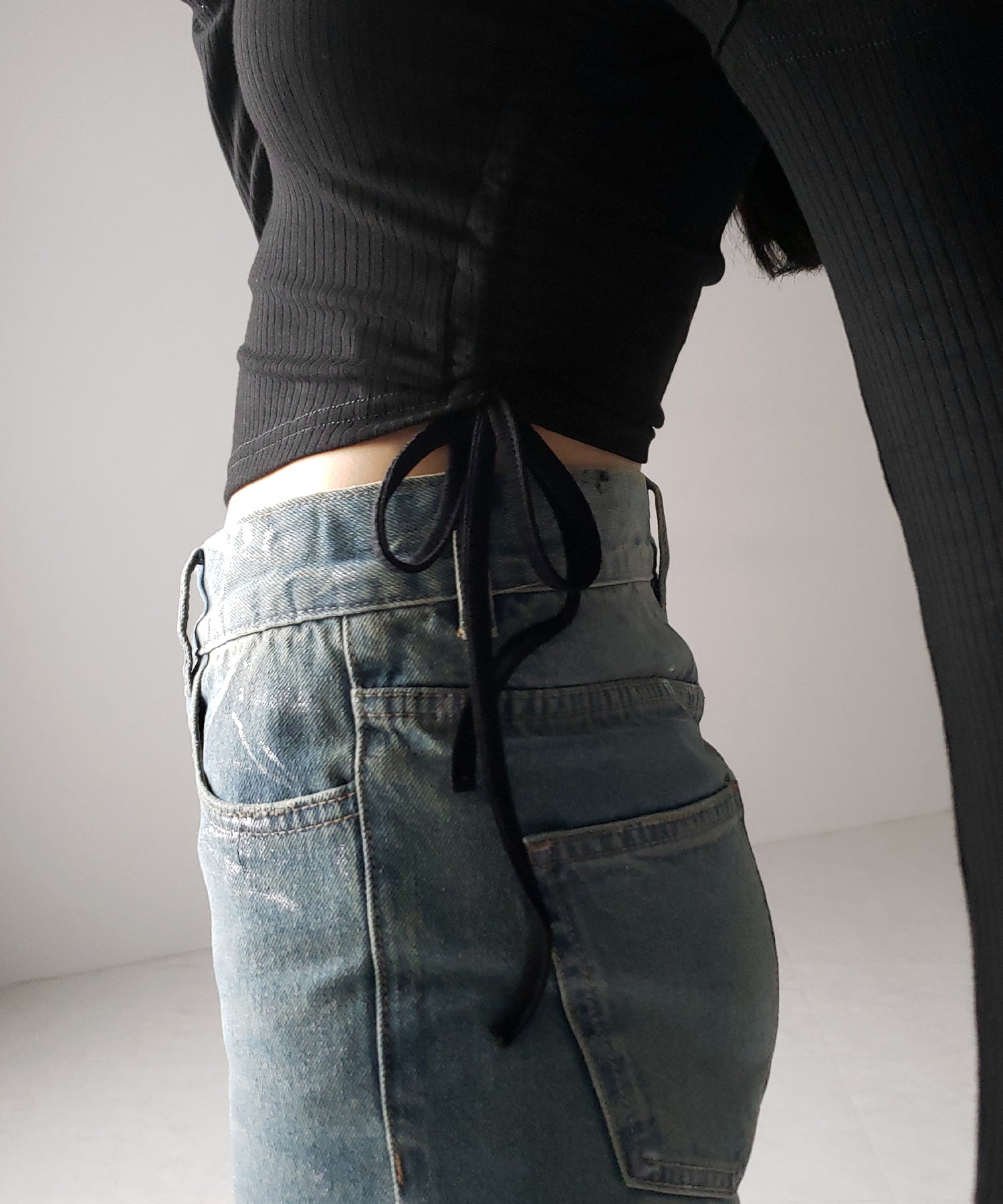 【 2color 】3ストラップシャーリングリボンオフショルリブトップス / 3-strap shirring ribbon off shoulder rib tops