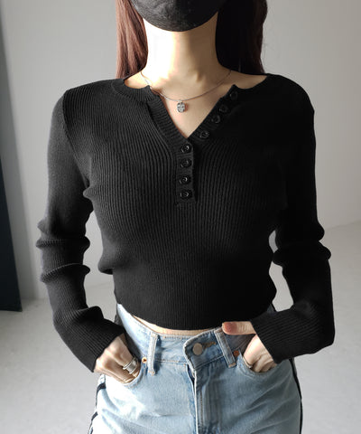 キーネックボタンデザインクロップドリブニット