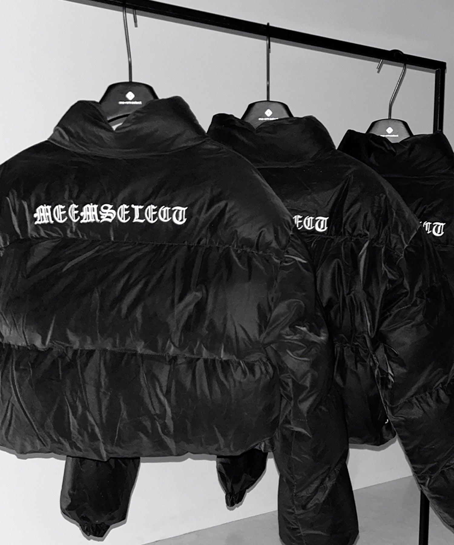 【 大好評につきロゴ無しバージョン追加! 】グランジロゴ刺繍ショートパフダウンジャケット / grunge logo embroidery short puff down jacket