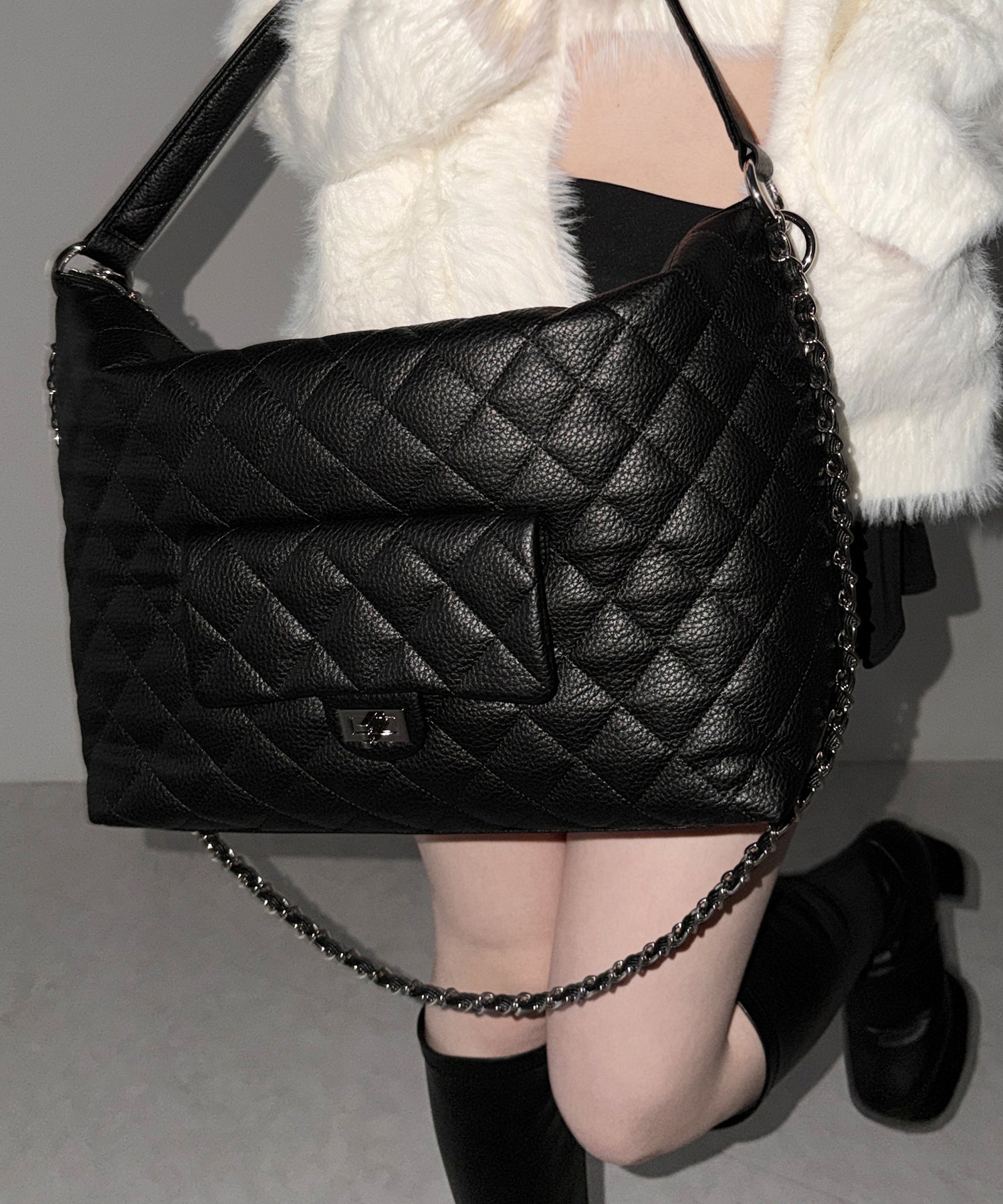 【 ショルダーストラップ付き2WAY 】キルティングスクエアトートショルダーバッグ / quilted square tote shoulder bag