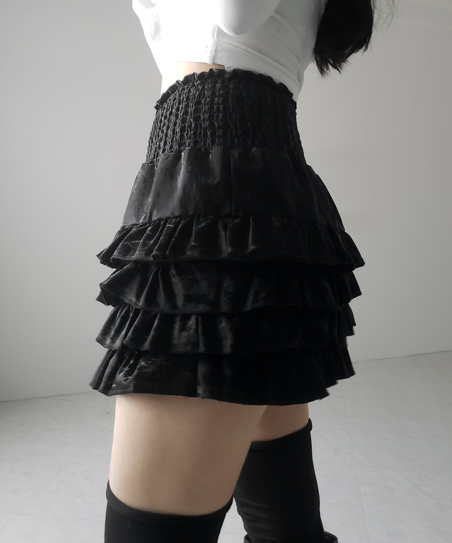 【 インナーパンツ裏地付 】ハイウエストシャーリングフリルミニスカート / high waist shirring frill mini skirt