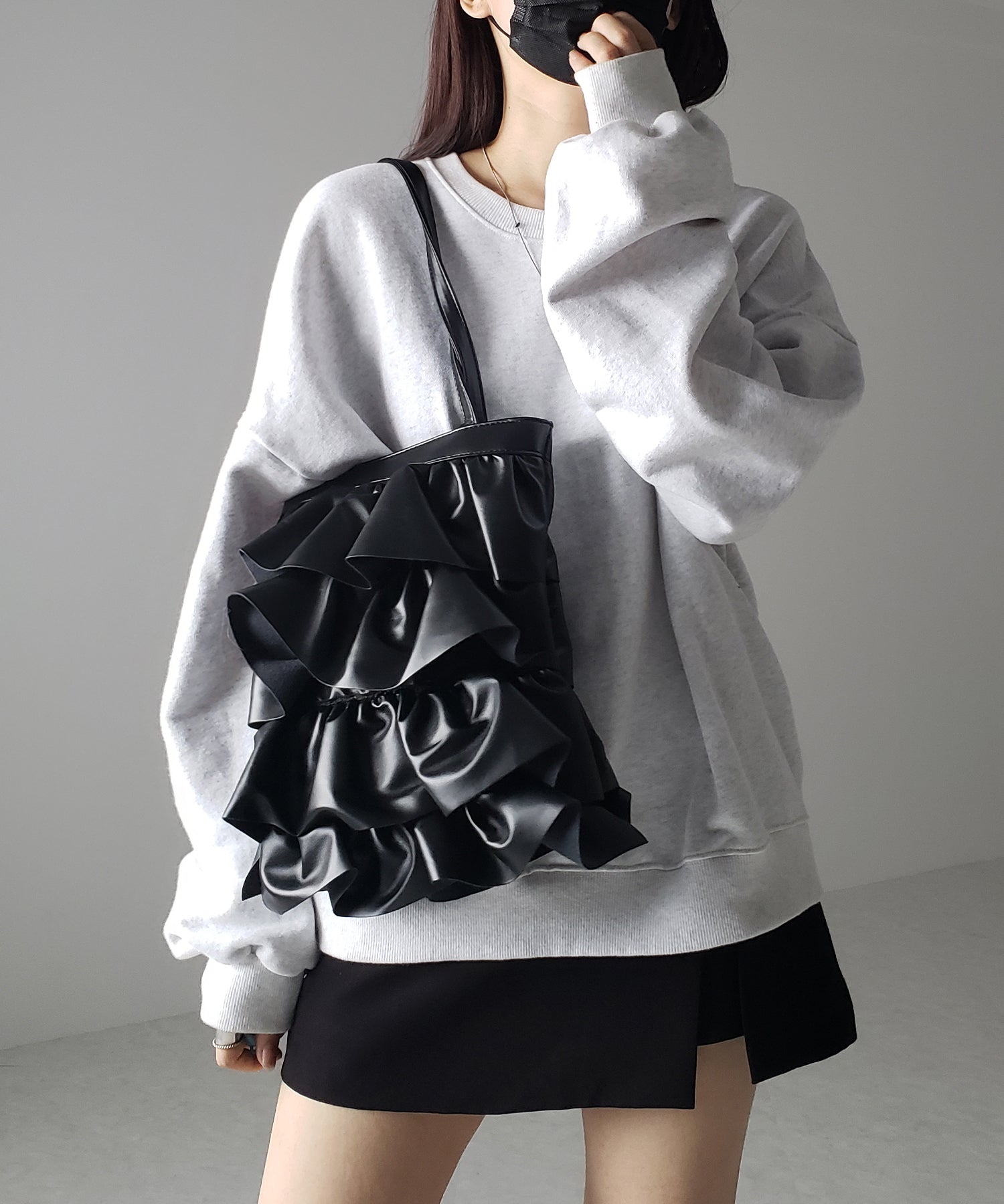 【 2color 】フリルフェイクレザーショルダーバッグ