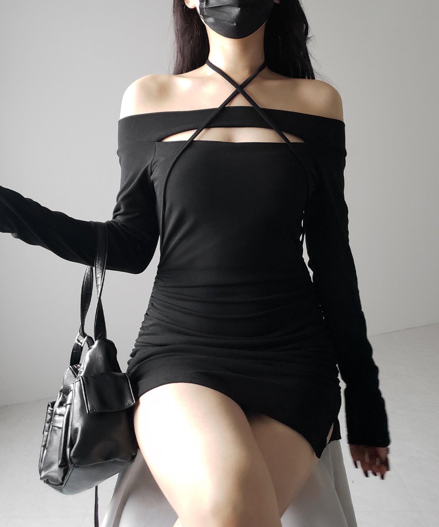【 2WAY 】クロスストラップリボンカットアウトオフショルミニワンピース / cross strap ribbon cutout offshoulder mini onepiece
