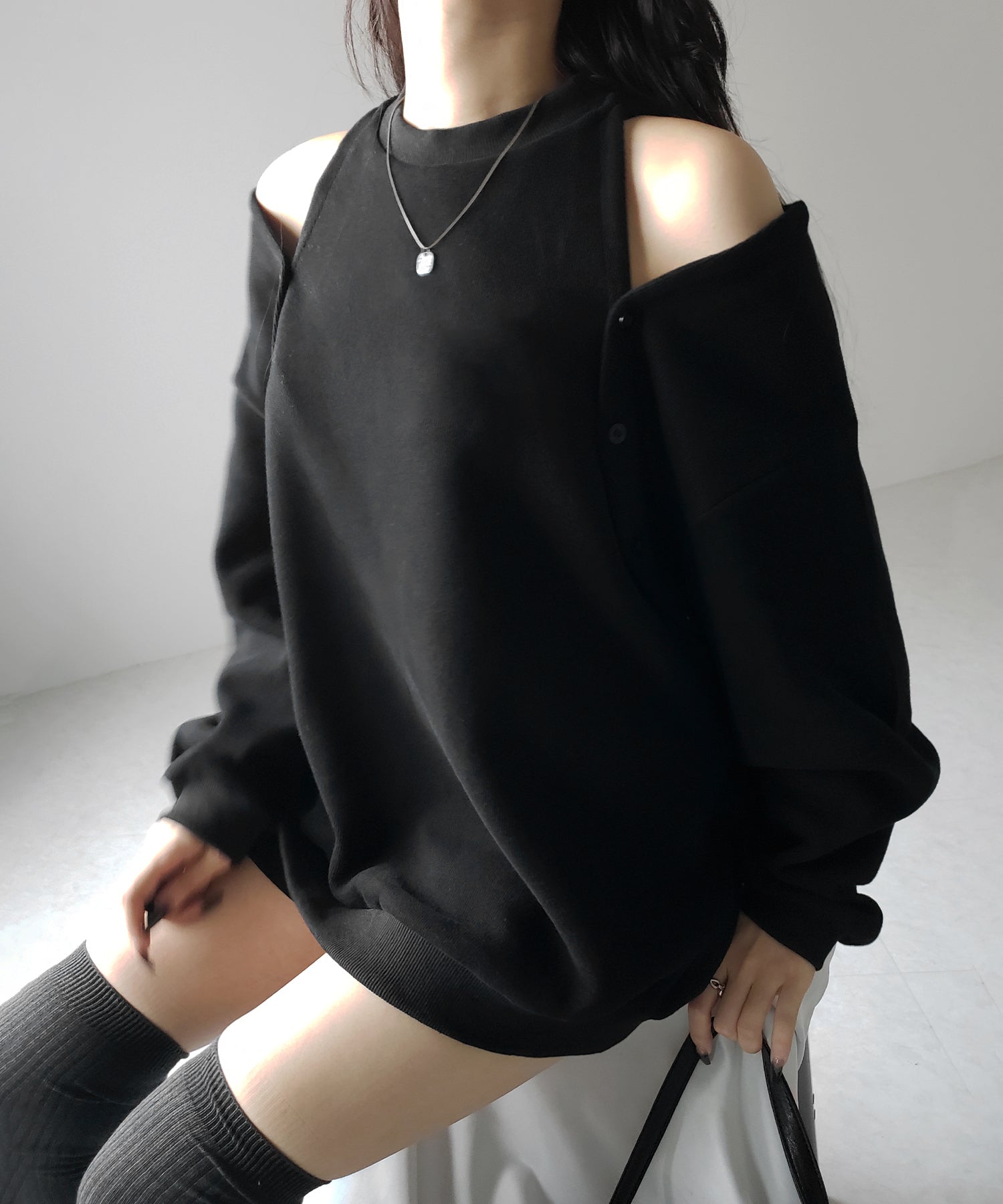 オープンショルダーカットアウトオーバースウェット / open shoulder cutout over sweat