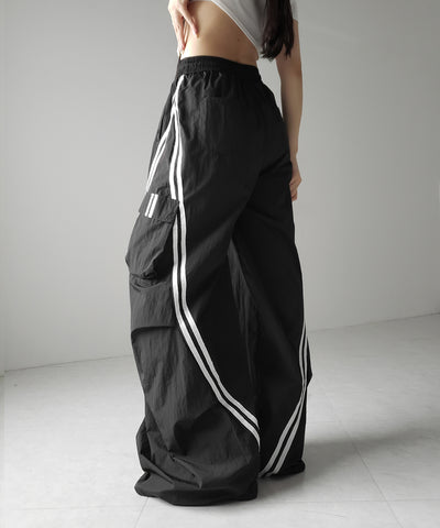 【 裾絞り可能2WAY 】サイドラインナイロンタックカーゴワイドパンツ / side line nylon tuck cargo wide pants