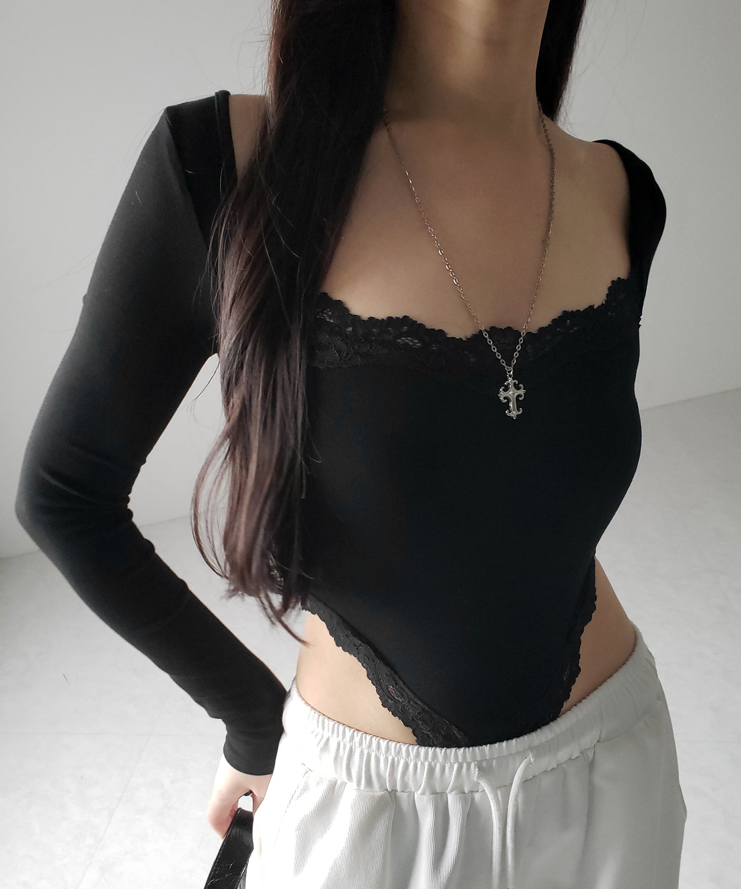 カットアウトレースポイントボディスーツトップス /cutout lace point bodysuit tops