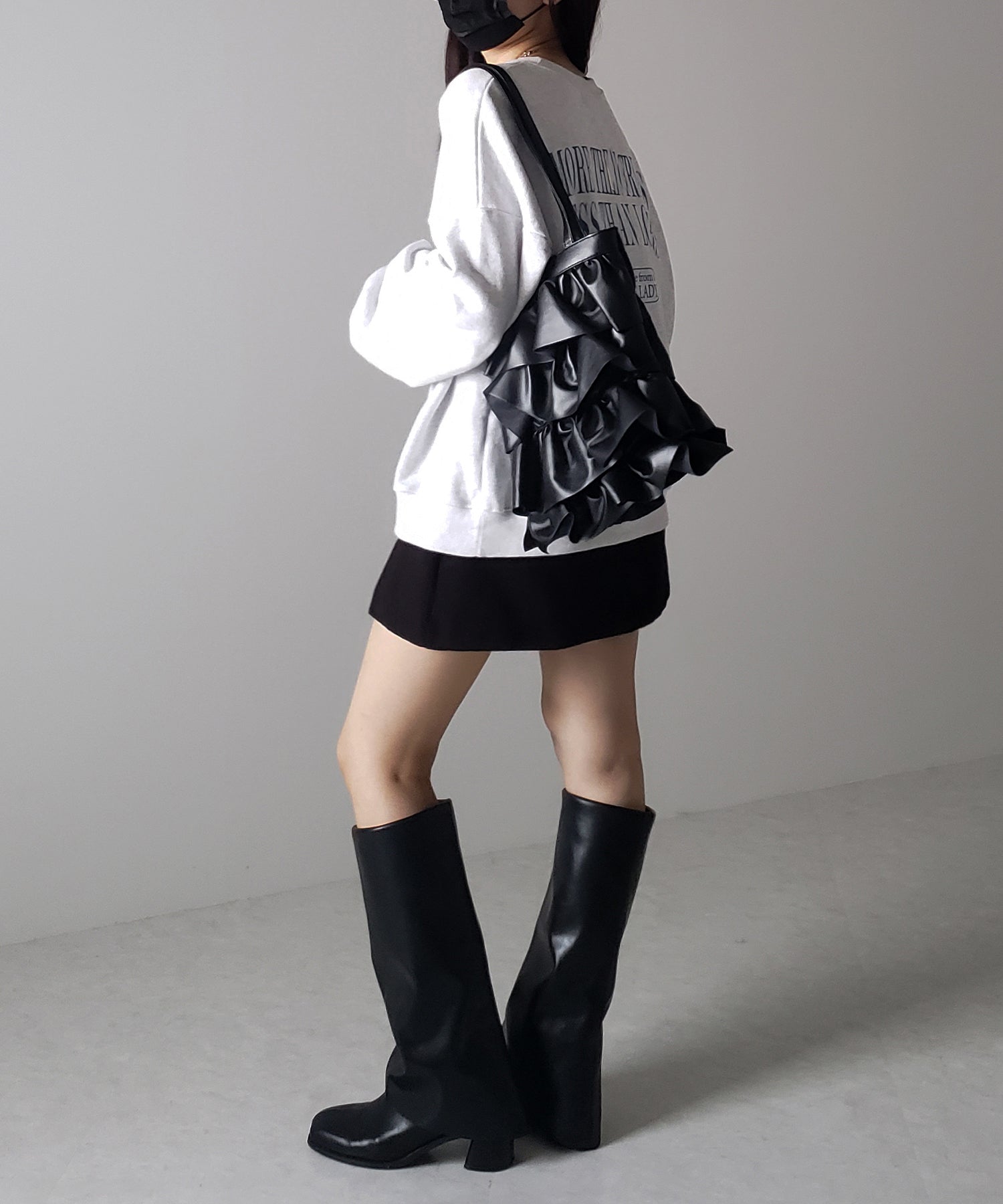 【 2color 】フリルフェイクレザーショルダーバッグ