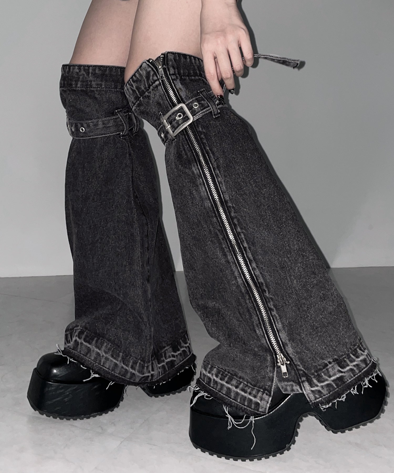 【 2color 】ベルテッドサイドジップデニムレッグカバー / Belted side zip denim leg cover