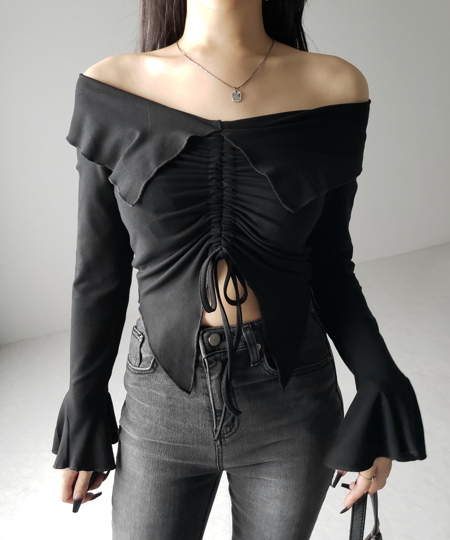 シャーリングフロントスリットオフショルトップス / shirring front slit offshoulder tops