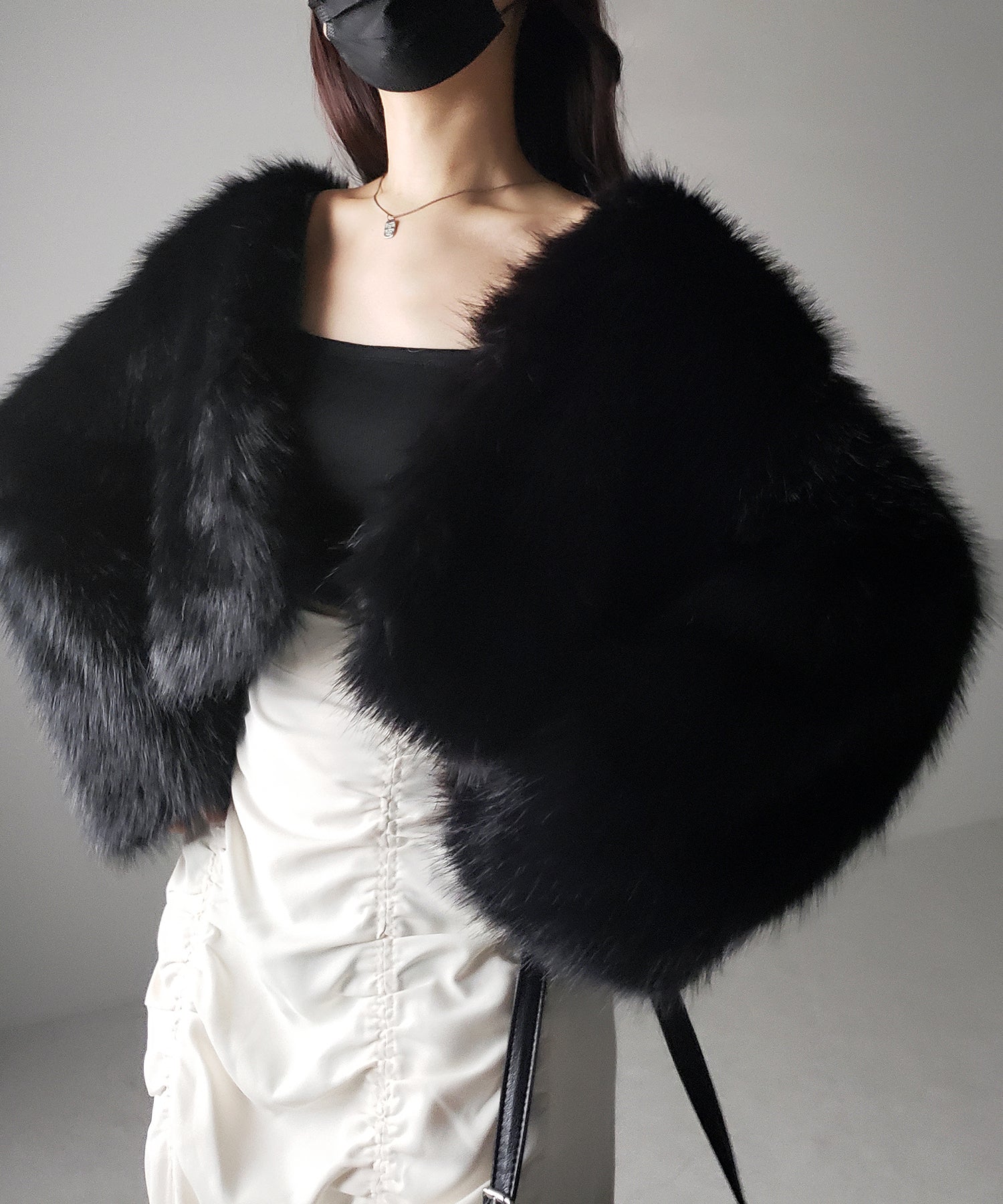 ノーカラーショートフェイクファーコート