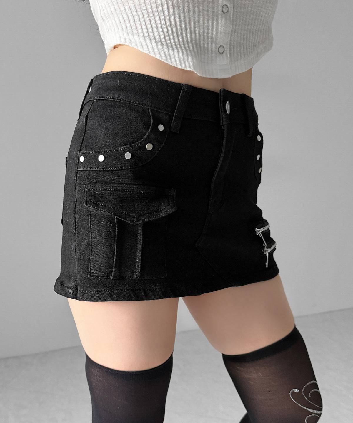 スタッズジップデザインストレッチデニムミニスカパン/ studs zip design stretch denim mini skirt pants