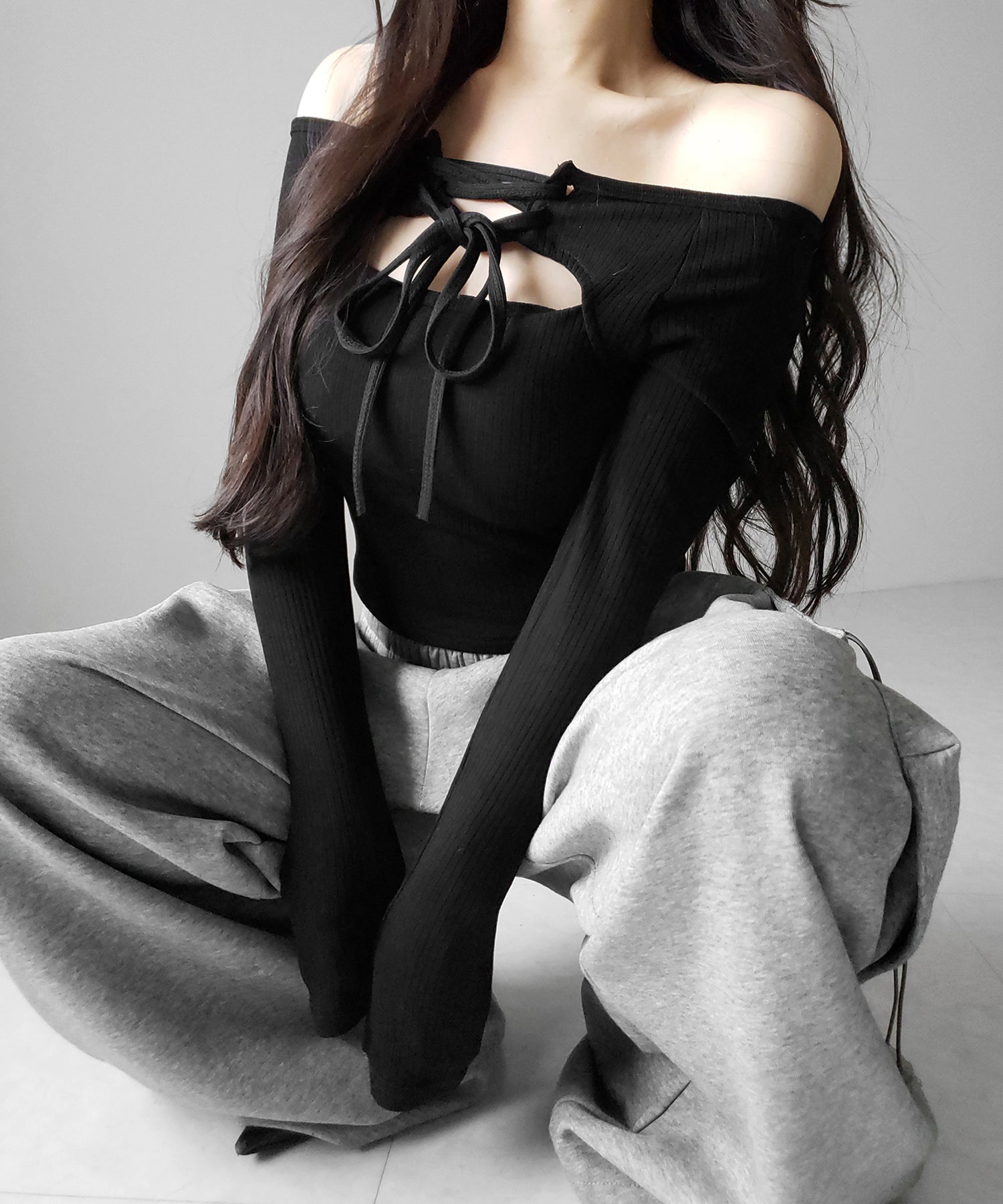 レースアップリボンカットアウトオフショルリブロンT / lace up ribbon cutout offshoulder ribbed long T-shirt