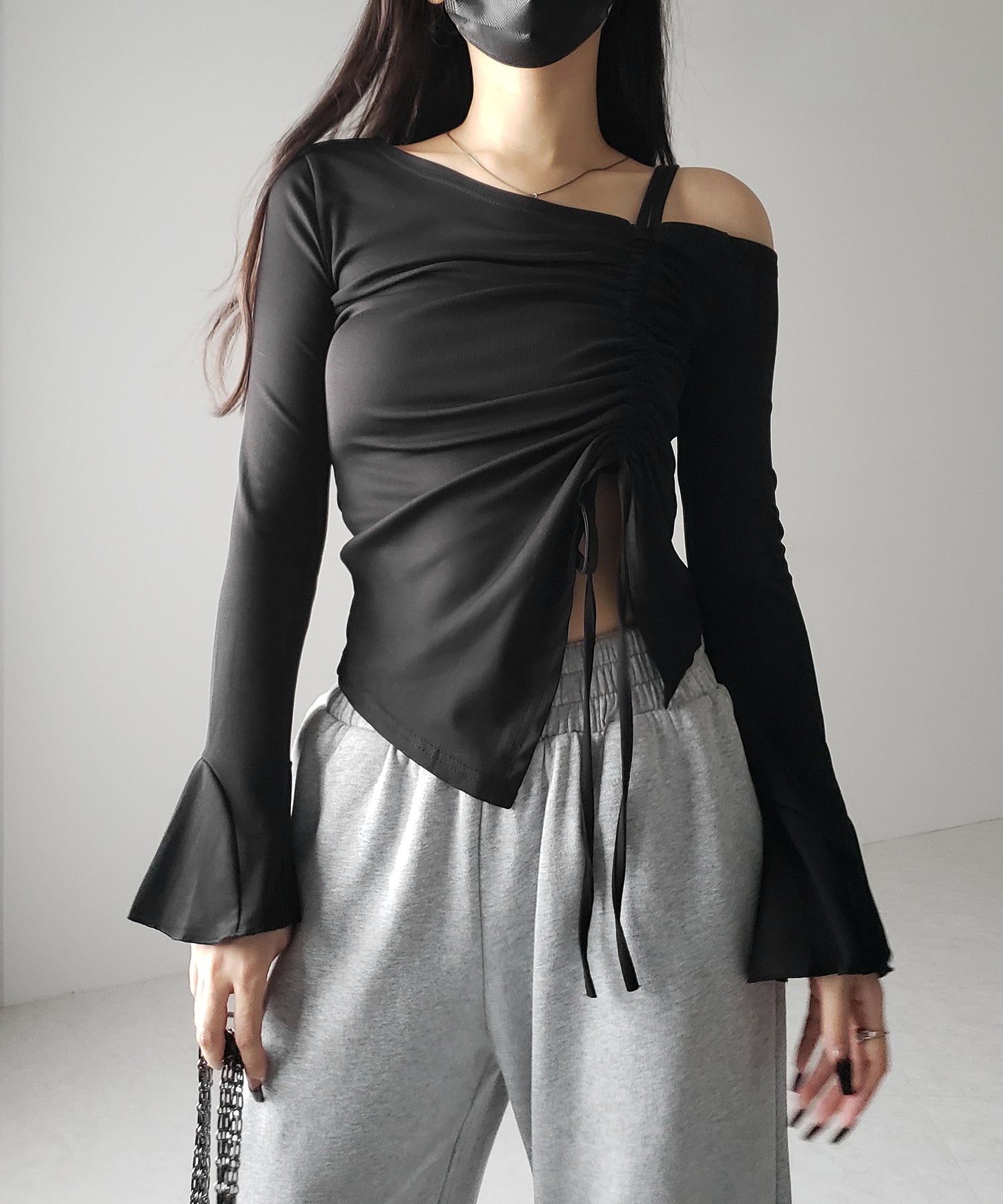【 2color 】シャーリングリボンスリットワンショルダートップス / shirring ribbon slit one shoulder tops