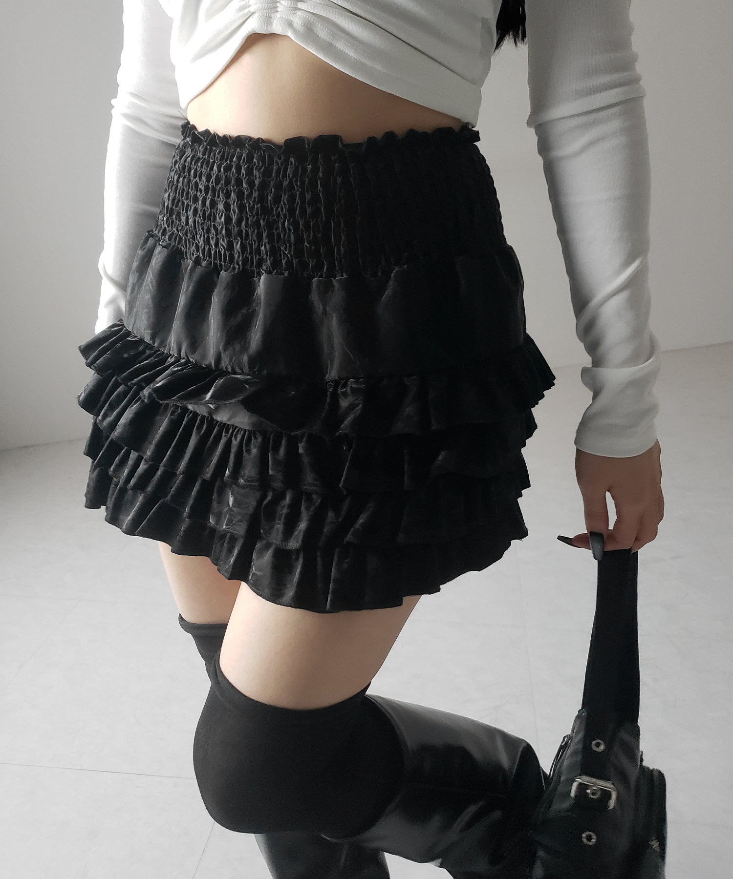 【 インナーパンツ裏地付 】ハイウエストシャーリングフリルミニスカート / high waist shirring frill mini skirt