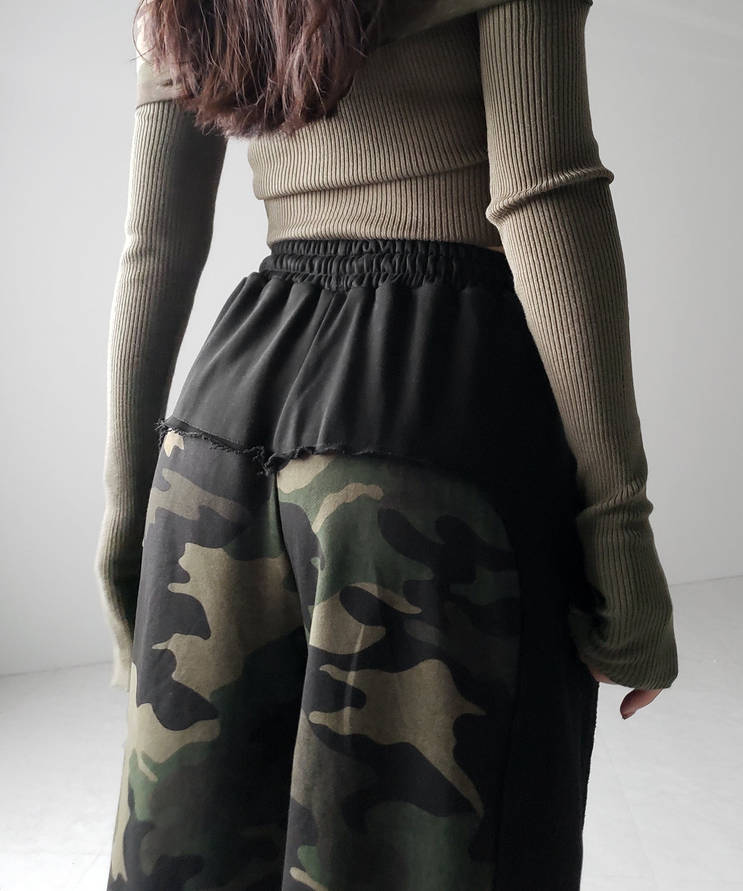 【 裾絞り可能2WAY 】カモフラドッキングミリタリーワイドスウェットパンツ / camouflage docking military wide sweat pants