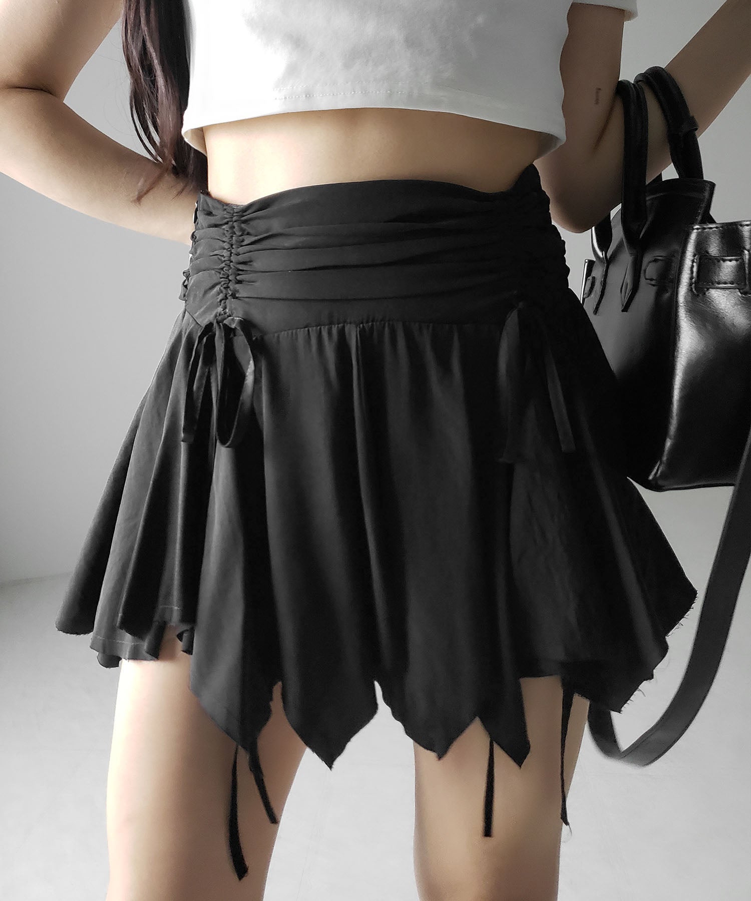 シャーリングダブルリボンアシンメトリーフリルミニスカート / shirrin double ribbon asymmetry frill mini skirt