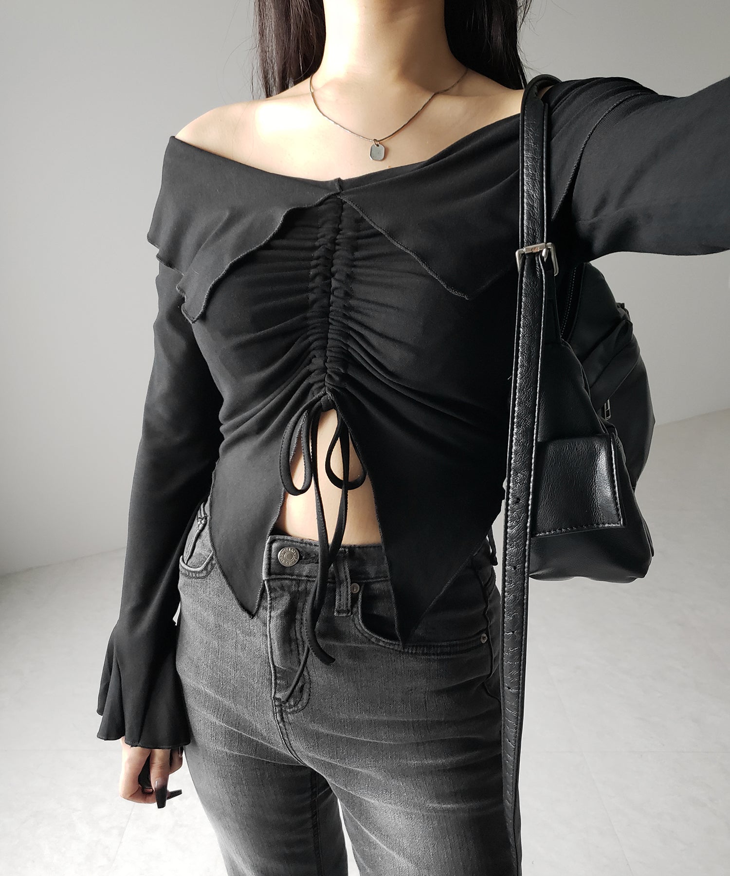 シャーリングフロントスリットオフショルトップス / shirring front slit offshoulder tops