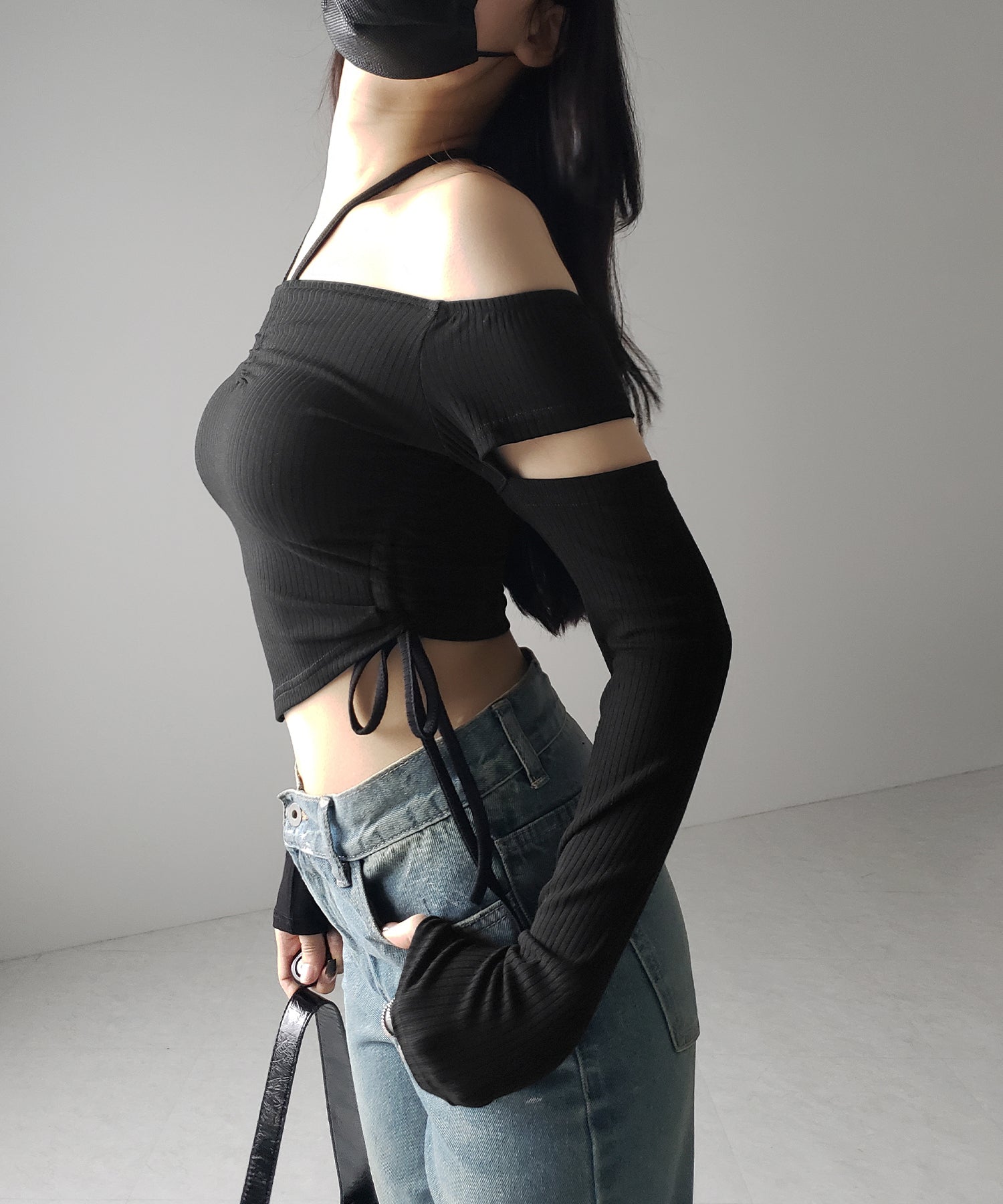 【 2color 】3ストラップシャーリングリボンオフショルリブトップス / 3-strap shirring ribbon off shoulder rib tops