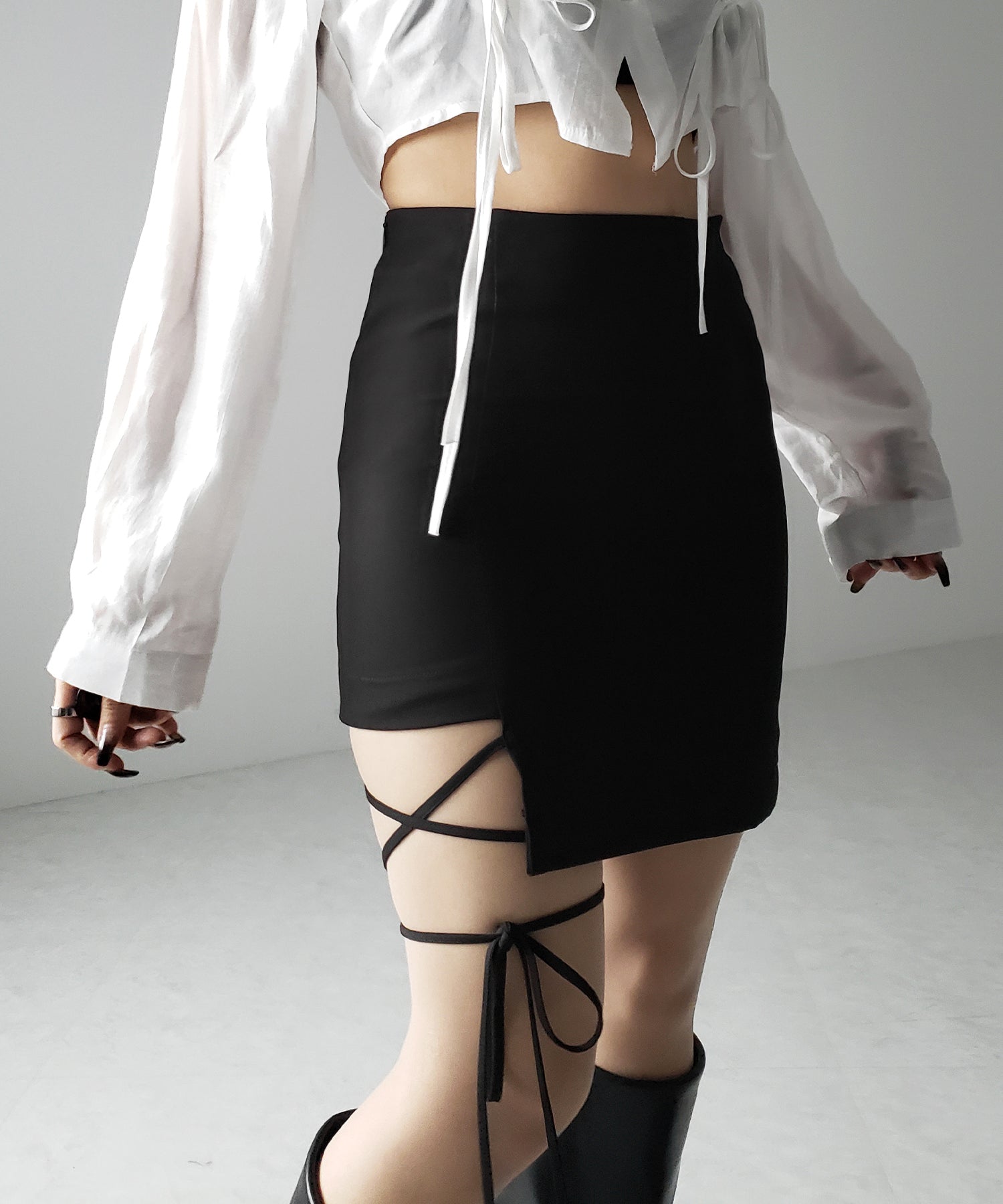 【 2color 】クロスストラップサイドリボンミニスカート / cross strap side ribbon mini skirt
