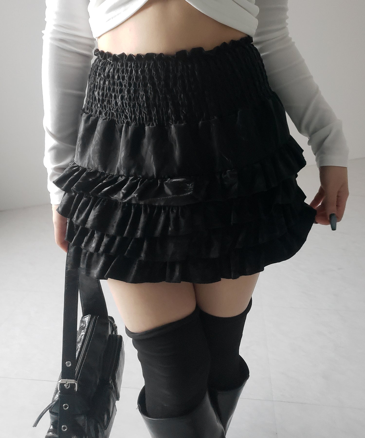 【 インナーパンツ裏地付 】ハイウエストシャーリングフリルミニスカート / high waist shirring frill mini skirt