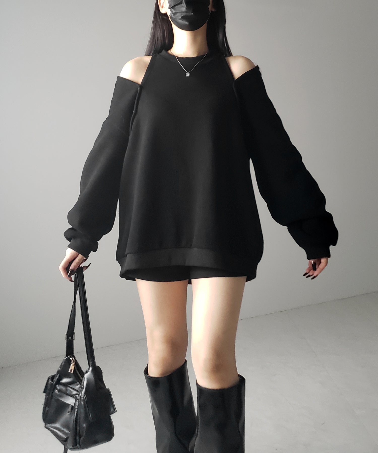 オープンショルダーカットアウトオーバースウェット / open shoulder cutout over sweat