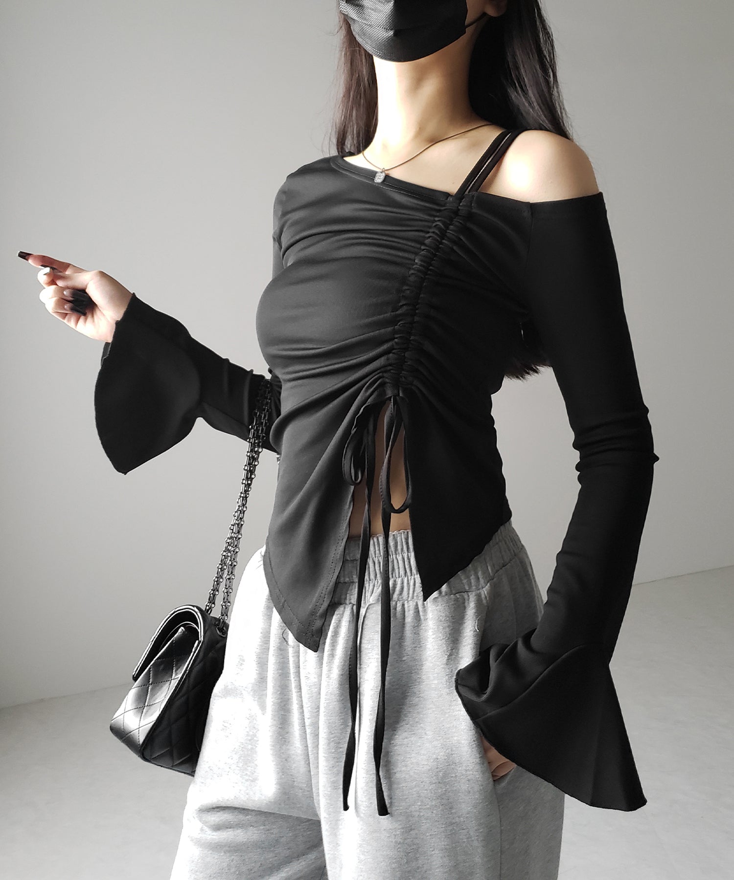 シャーリングリボンスリットワンショルダートップス / shirring ribbon slit one shoulder tops