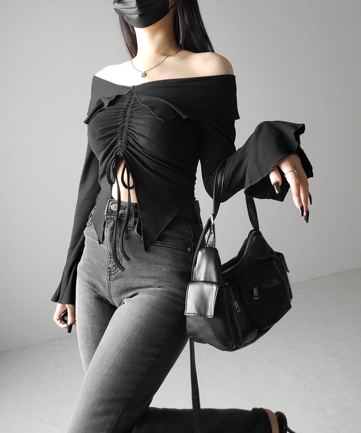 シャーリングフロントスリットオフショルトップス / shirring front slit offshoulder tops