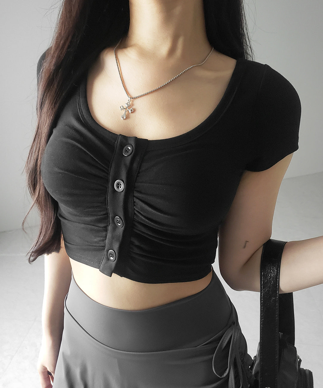 フロントボタンスクエアネックギャザースリムTシャツ / front button square neck gather slim T-shirt