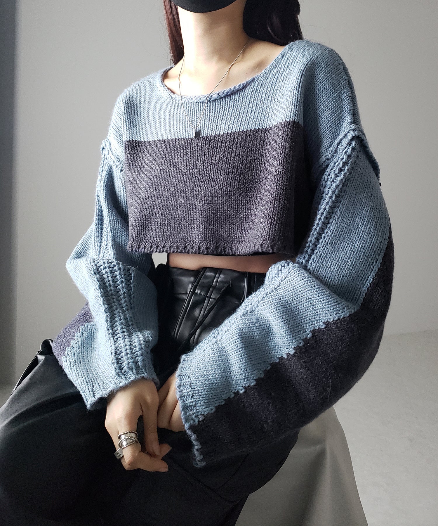 【 ワンショルにもできる 2WAY 】バイカラーデザインブロッキングショートニット