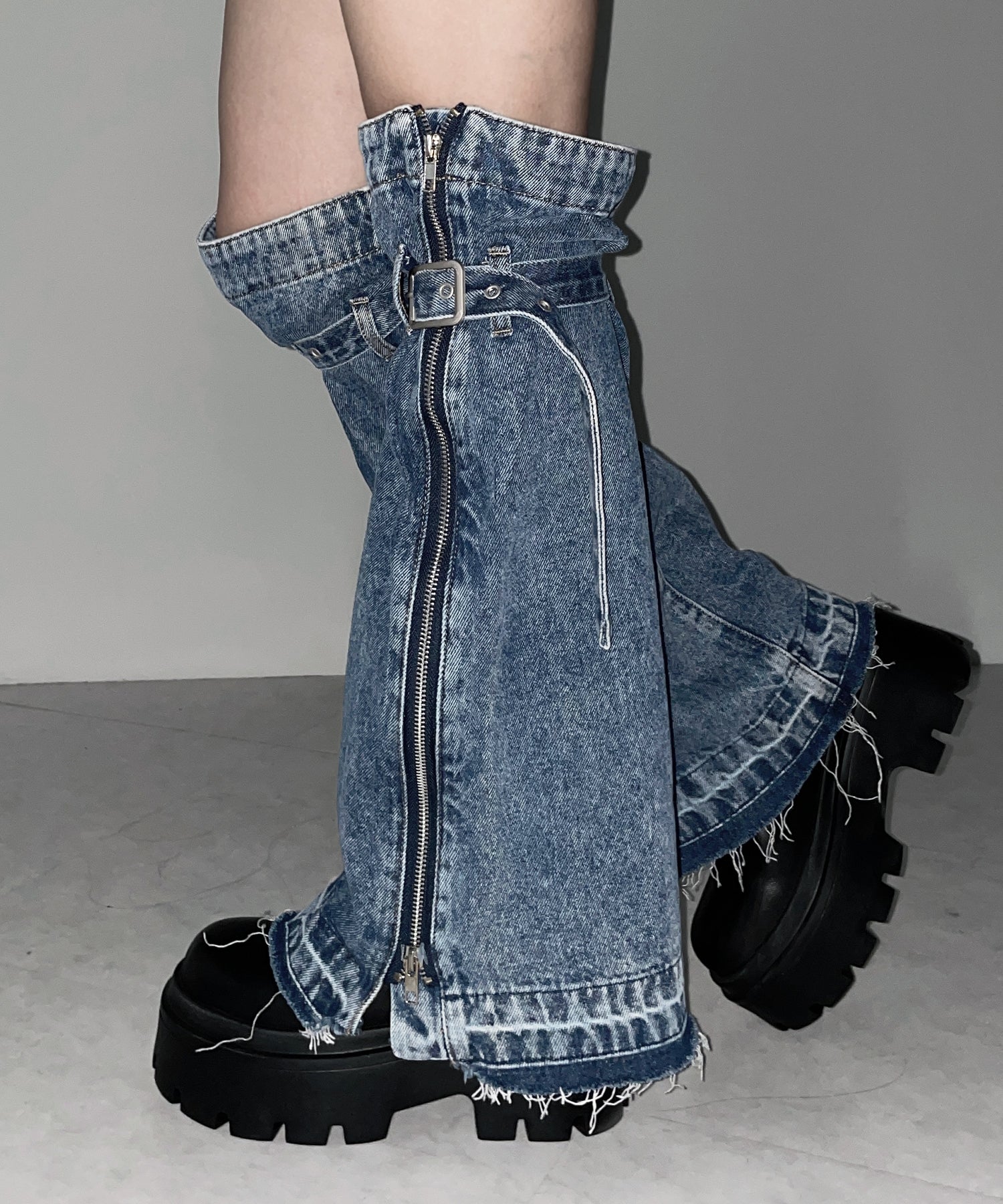 【 2color 】ベルテッドサイドジップデニムレッグカバー / Belted side zip denim leg cover
