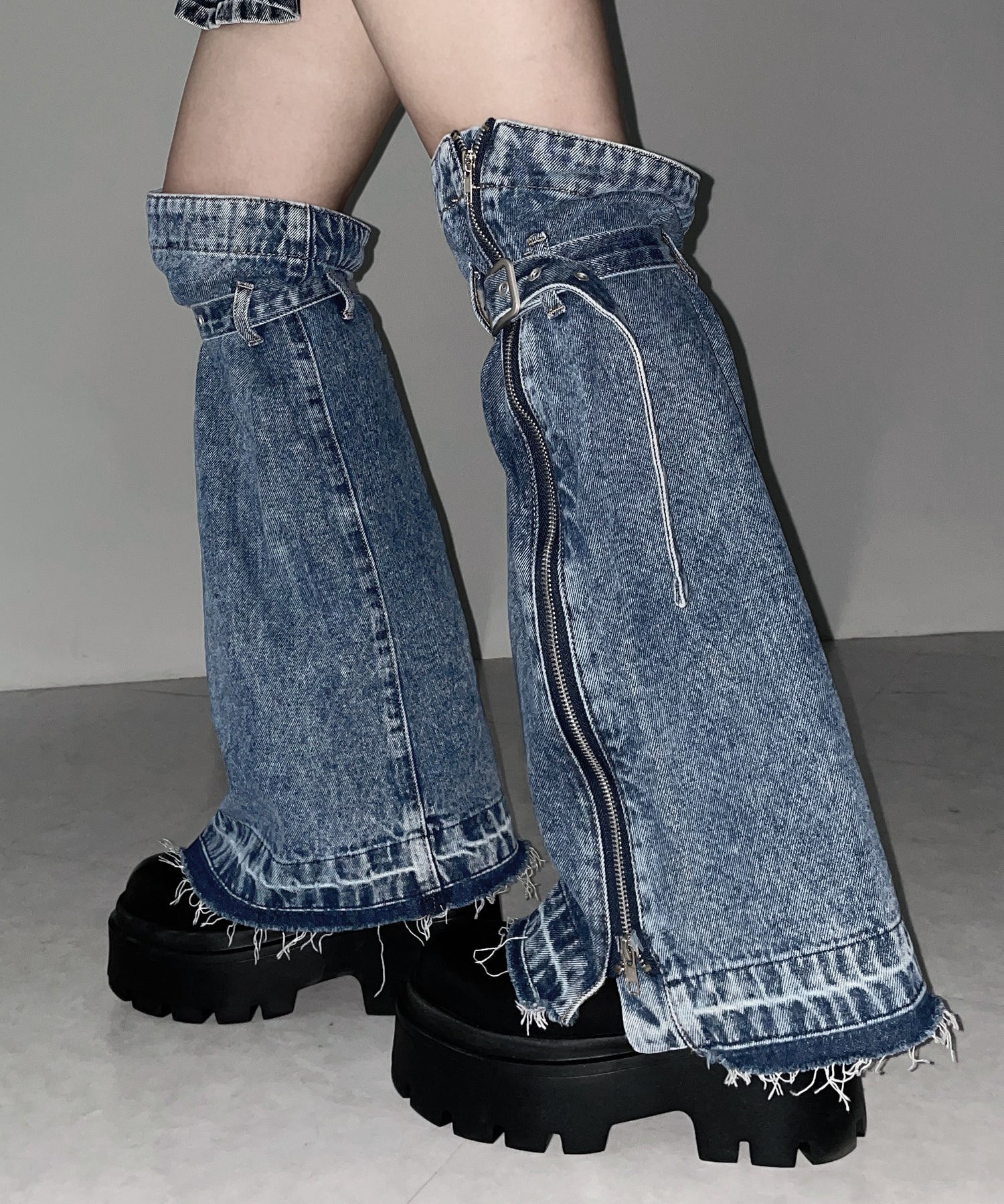 【 2color 】ベルテッドサイドジップデニムレッグカバー / Belted side zip denim leg cover