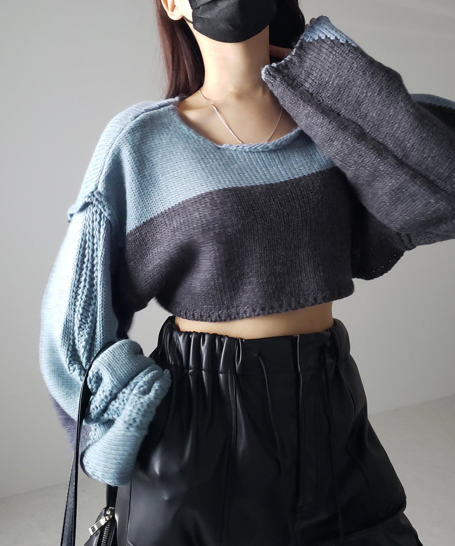 【 ワンショルにもできる 2WAY 】バイカラーデザインブロッキングショートニット