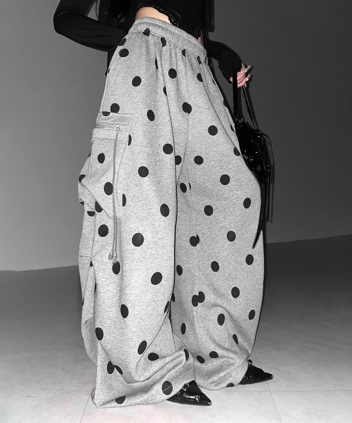 【 裾絞り可能2WAY 】ドットドローコードタックワイドカーゴスウェットパンツ / Dot drawcord tuck wide cargo sweatpants