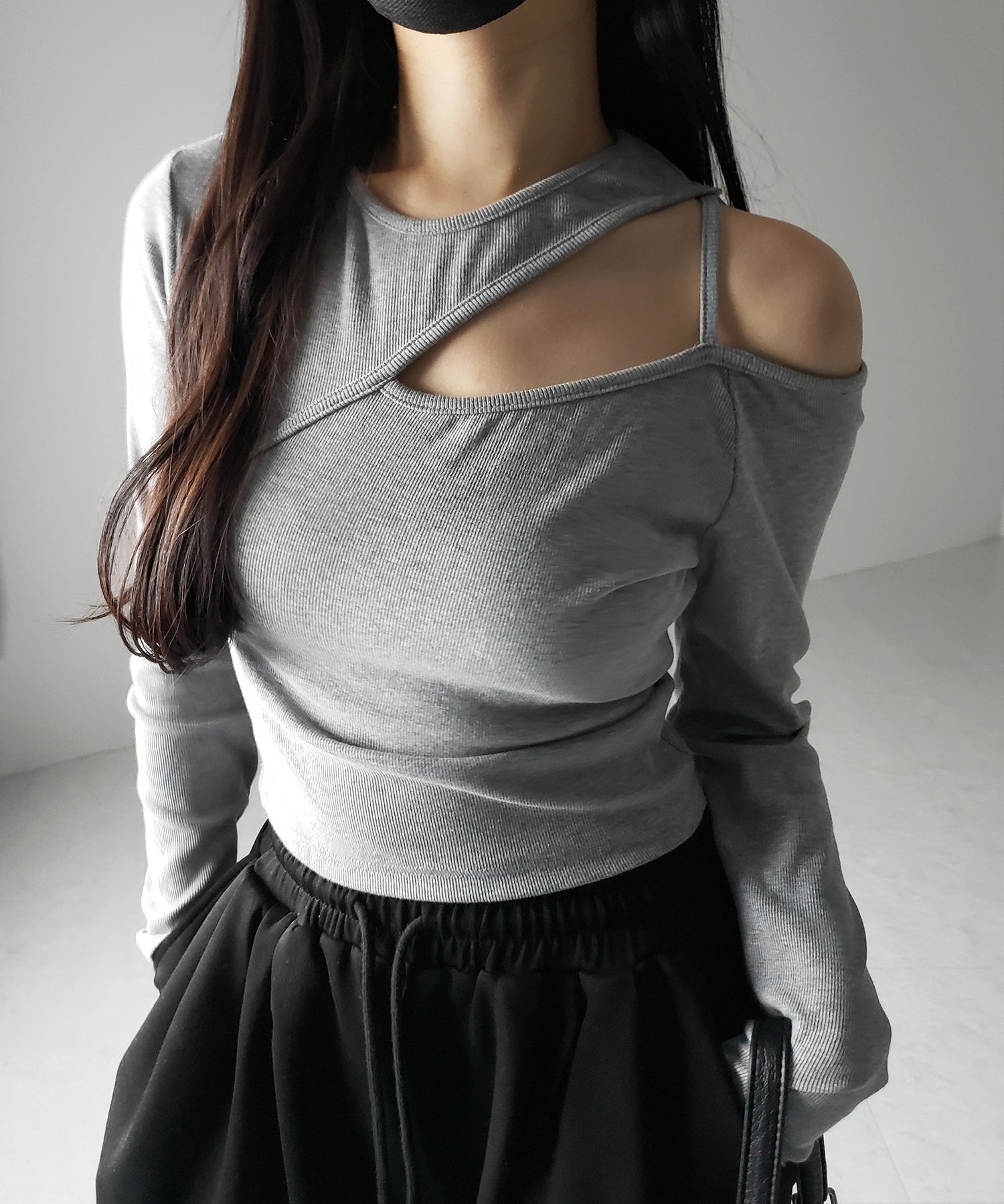 ショルダーカットアウトストラップリブトップス / shoulder cutout strap lib tops