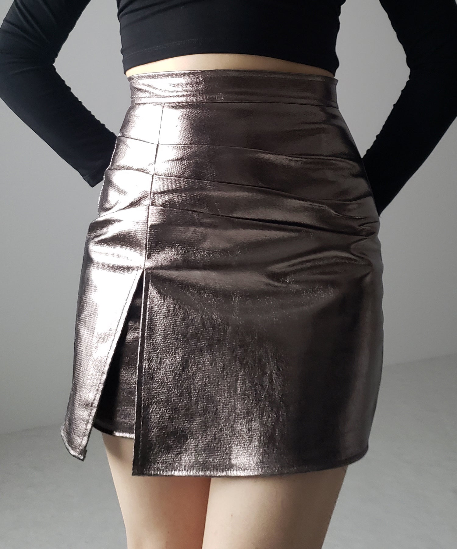 3タックメタリックスリットハイウエストタイトミニスカート