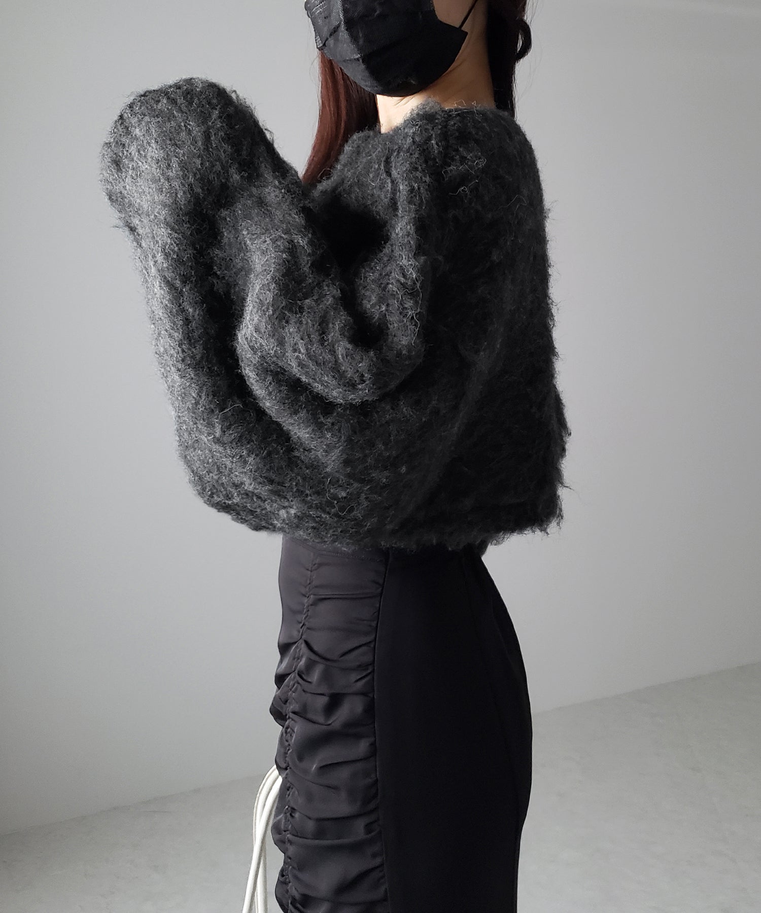 【 前後で着られる2WAY 】クロスデザインモヘアライクシャギーショートリブニット