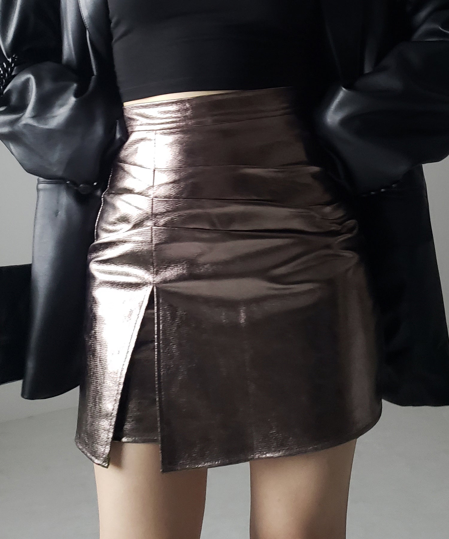 3タックメタリックスリットハイウエストタイトミニスカート
