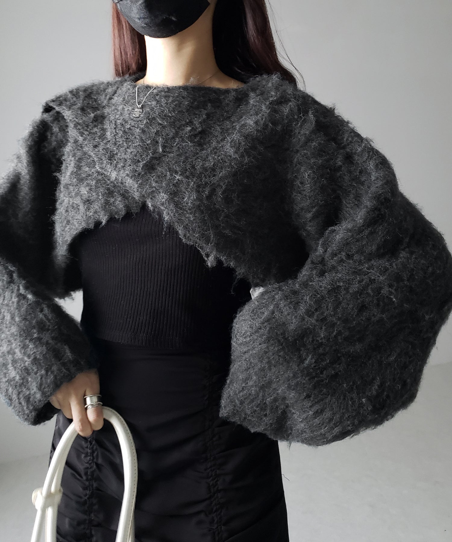 【 前後で着られる2WAY 】クロスデザインモヘアライクシャギーショートリブニット