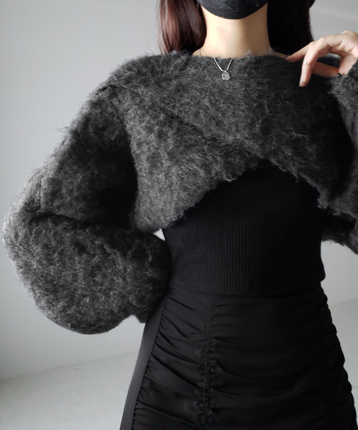 【 前後で着られる2WAY 】クロスデザインモヘアライクシャギーショートリブニット