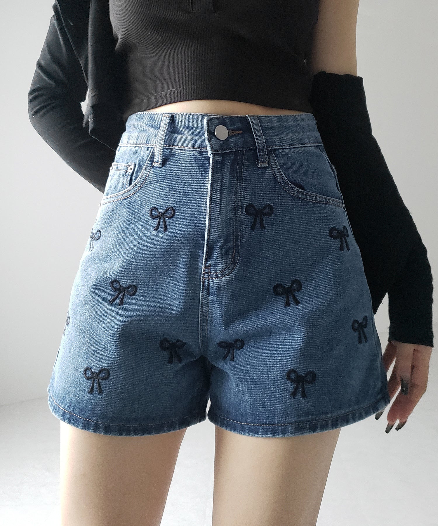【 2color 】ミニリボン刺繍ハイウエストデニムショートパンツ / mini ribbon  embroidery high waist denim short pants
