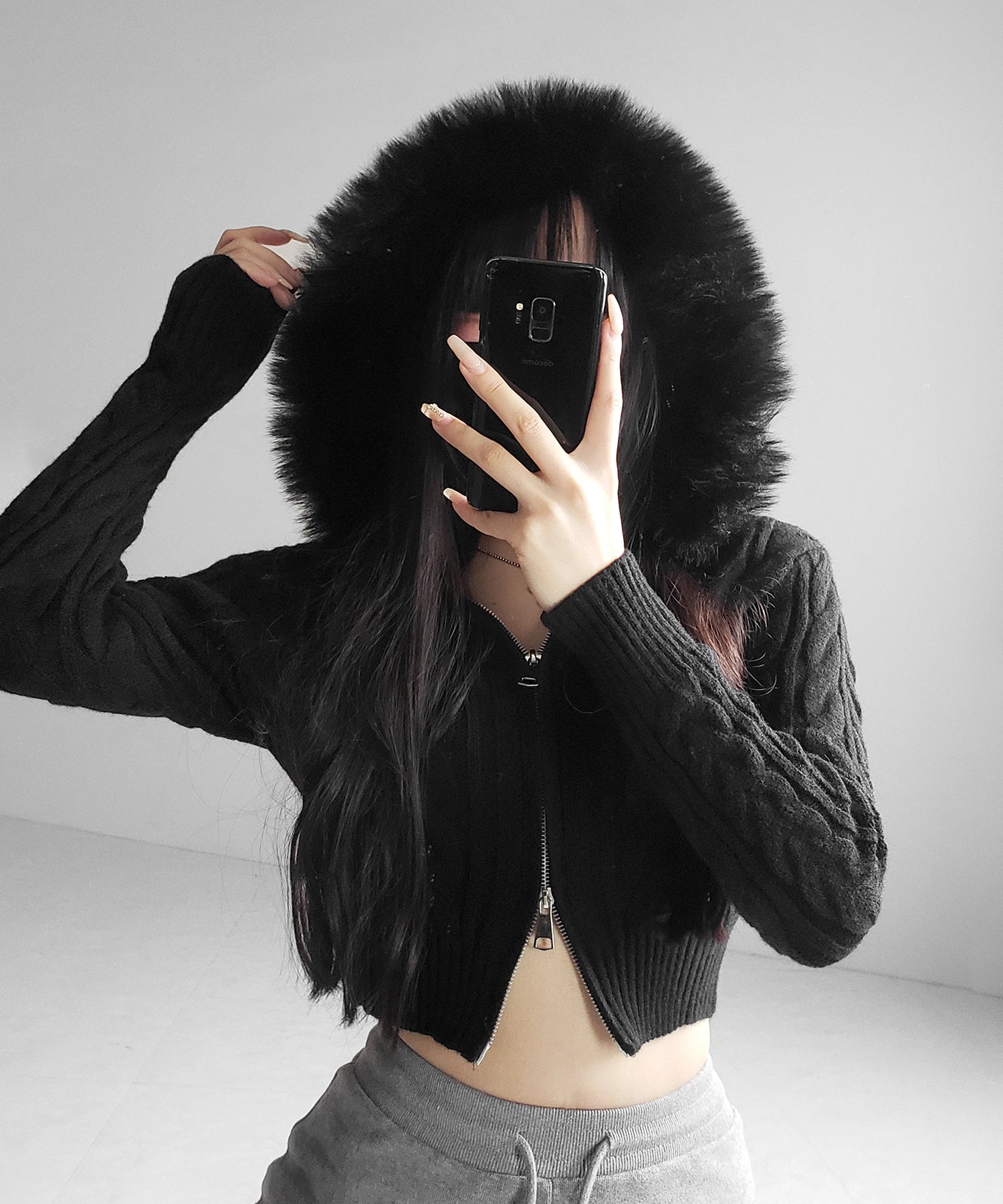 ファーフーディダブルジップショートニットパーカー / Fur hooded double zip short knit hoodie