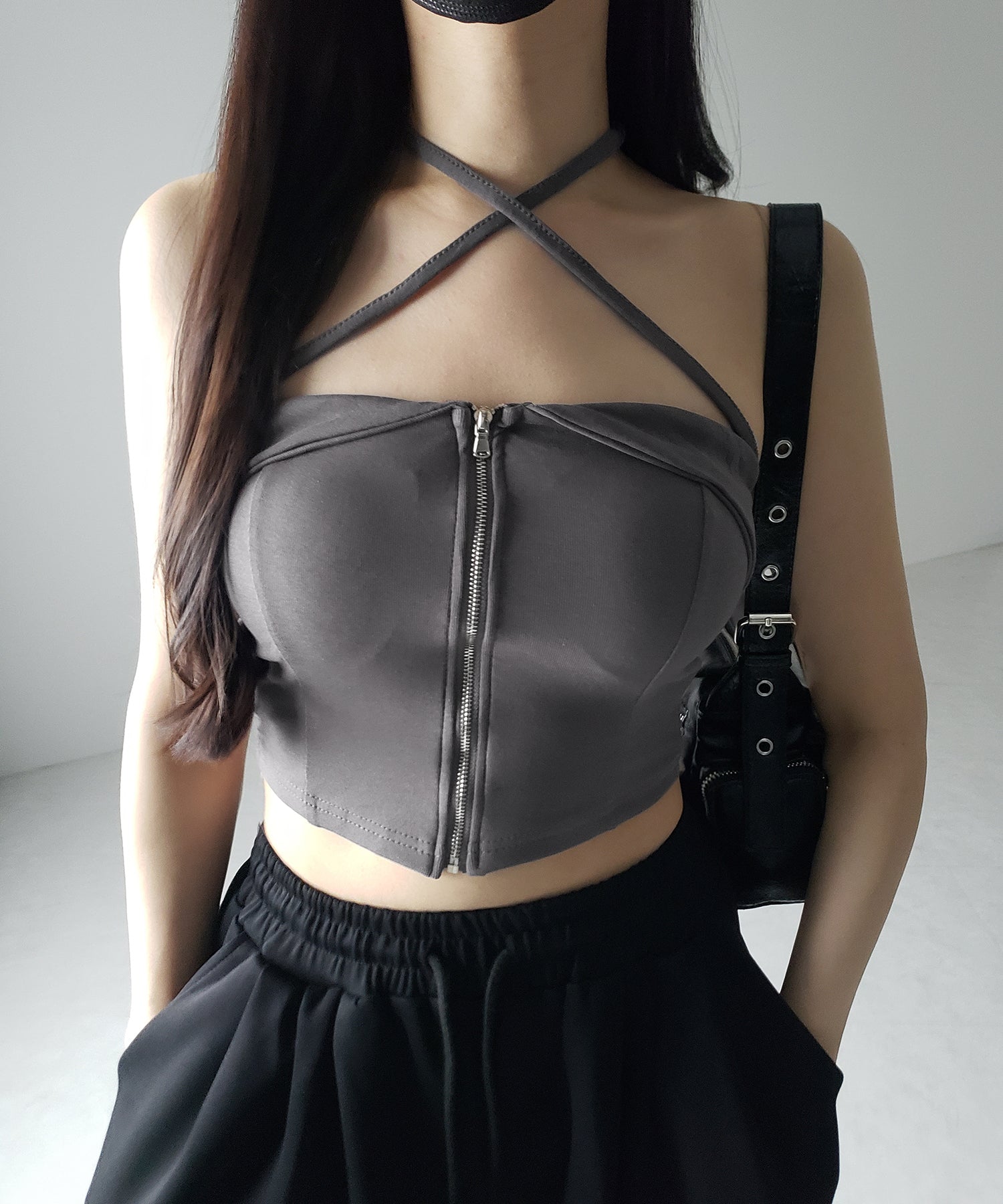 【 2WAY/ カップ付 】ジップアップクロスストラップリボンベアトップス / zip up cross strap ribbon bare tops