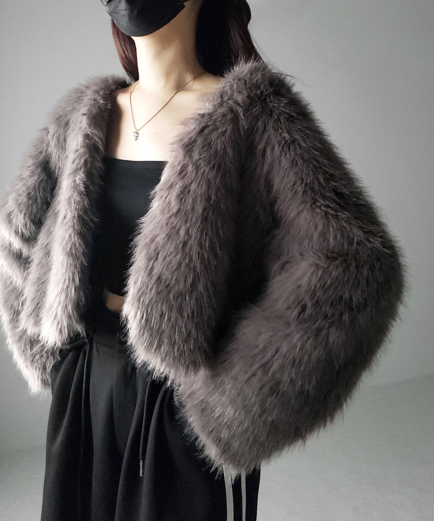 ノーカラーショートフェイクファーコート