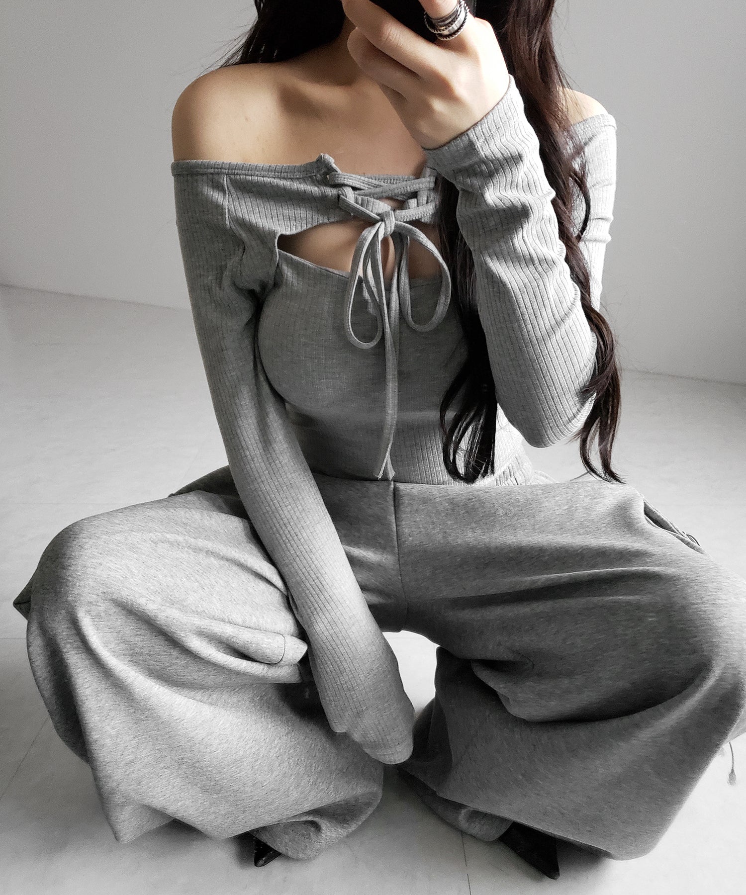 レースアップリボンカットアウトオフショルリブロンT / lace up ribbon cutout offshoulder ribbed long T-shirt