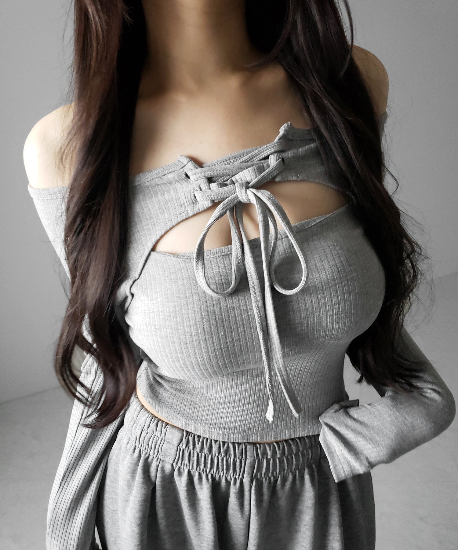 レースアップリボンカットアウトオフショルリブロンT / lace up ribbon cutout offshoulder ribbed long T-shirt