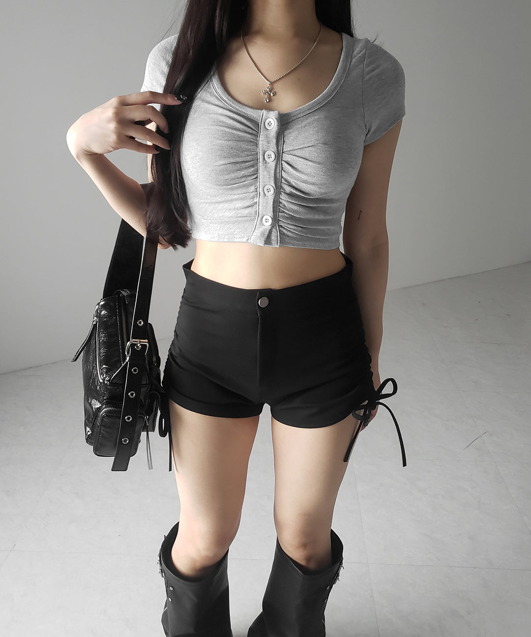 フロントボタンスクエアネックギャザースリムTシャツ / front button square neck gather slim T-shirt