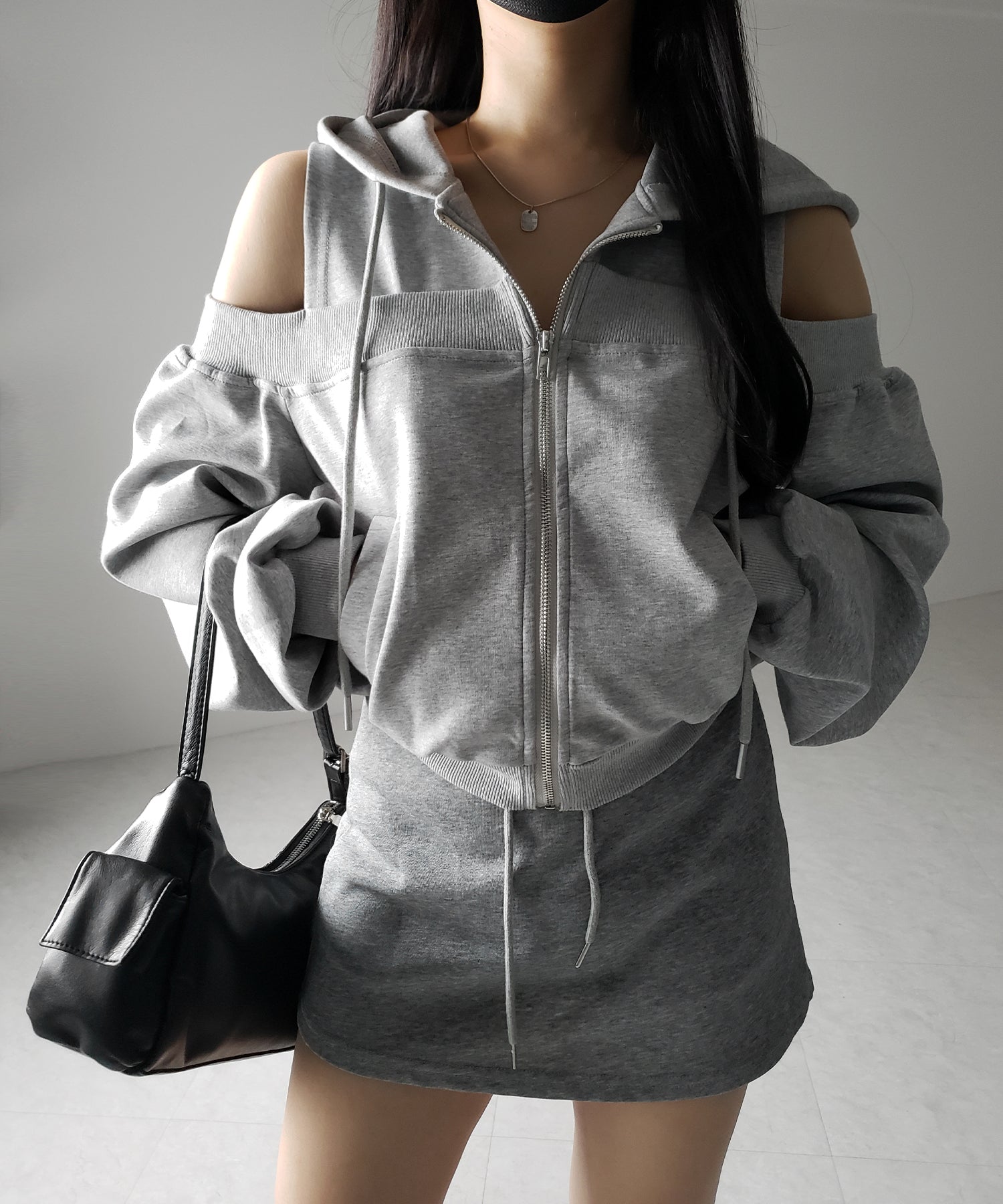 オープンショルダーカットアウトジップアップパーカー / open shoulder cut out zip up hoodie