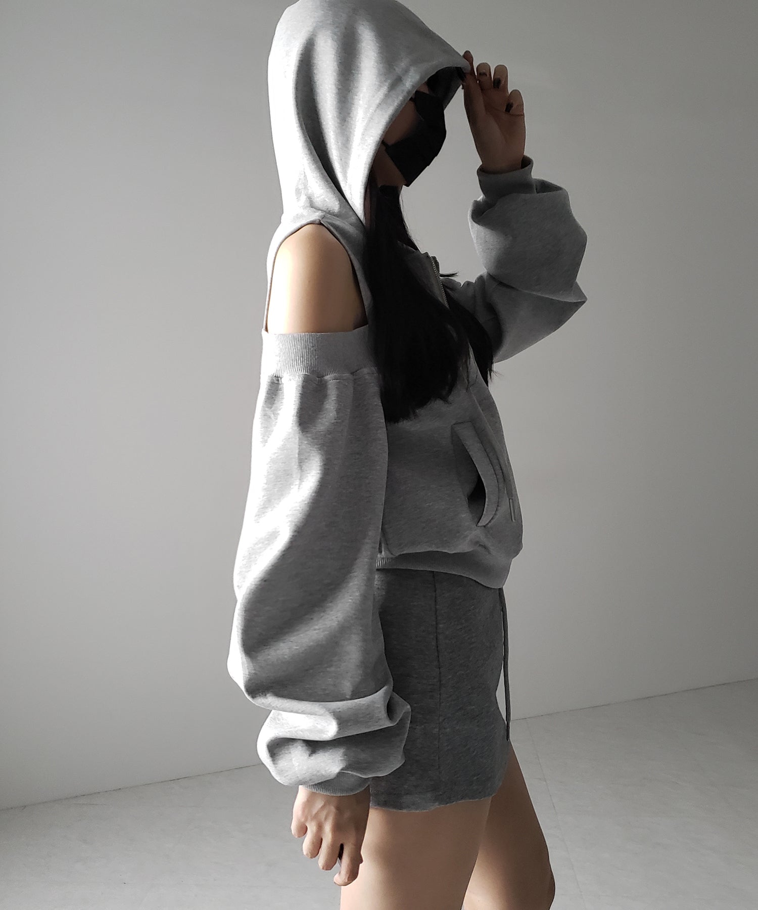オープンショルダーカットアウトジップアップパーカー / open shoulder cut out zip up hoodie