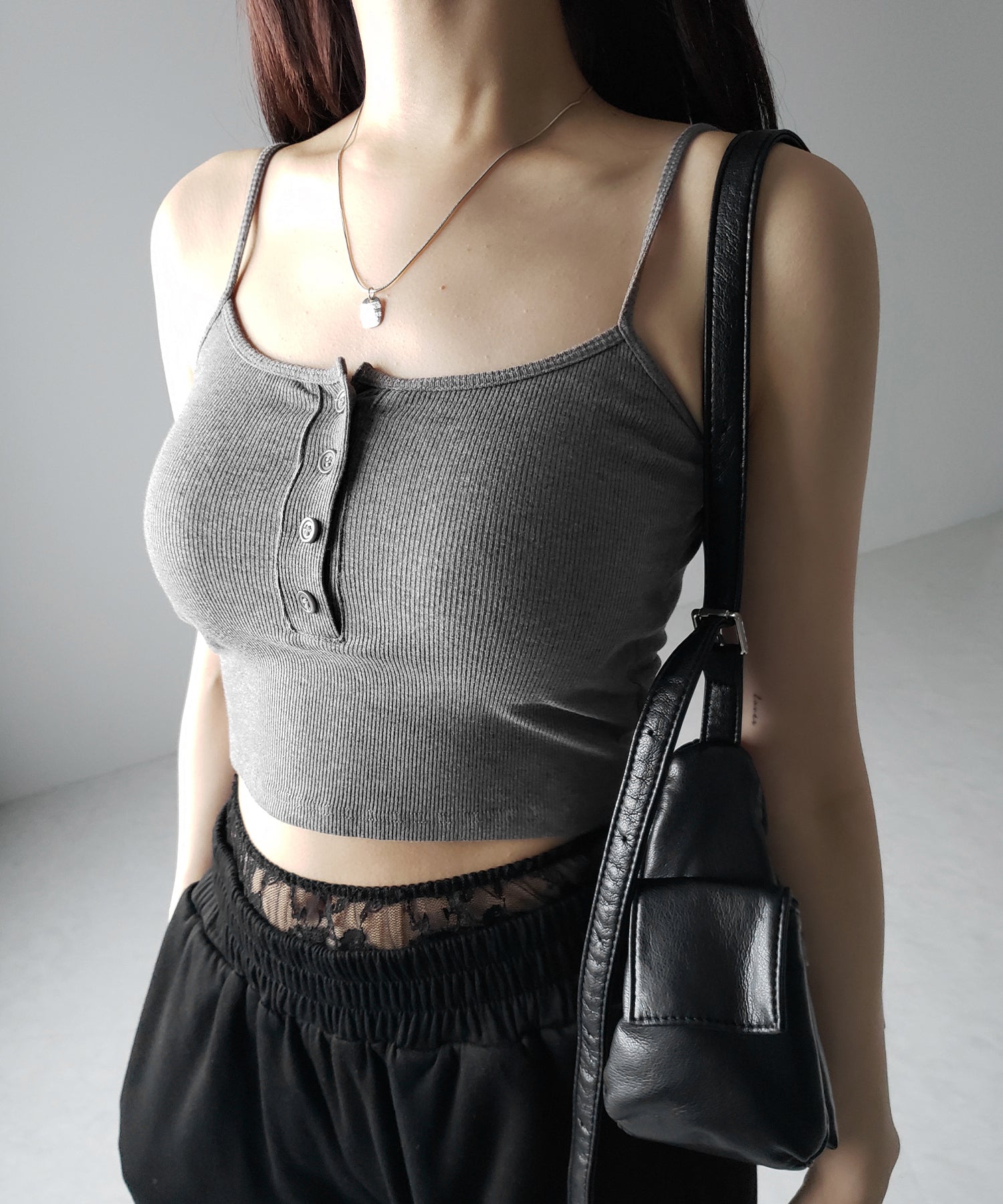 【 カップ付き 】フロントボタンヘンリーネックショートリブキャミソール / front button henry neck short rib camisole